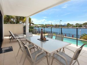 St Lucia 11 - 4 BDRM Canal Home with Pool - Great Ocean Road Tourism